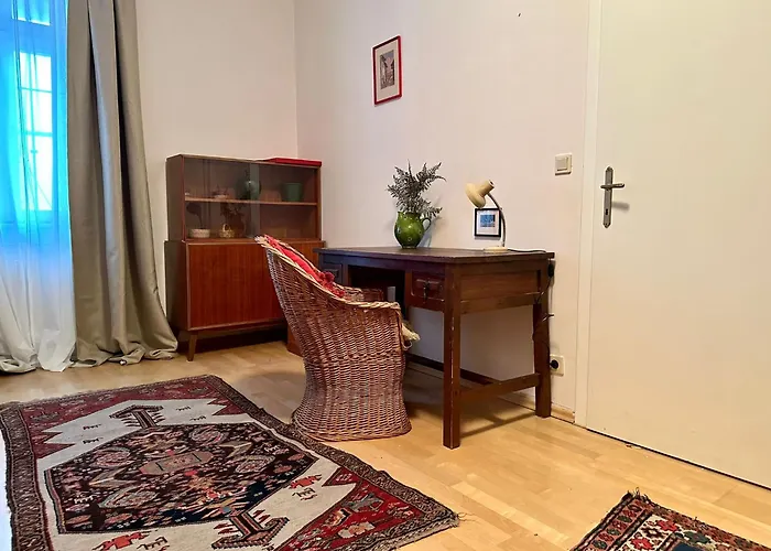 Near Rathaus - 5 Min To Center - Fast Wi-fi