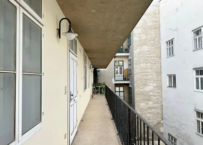 Near Rathaus - 5 Min To Center - Fast Wi-fi Διαμέρισμα *