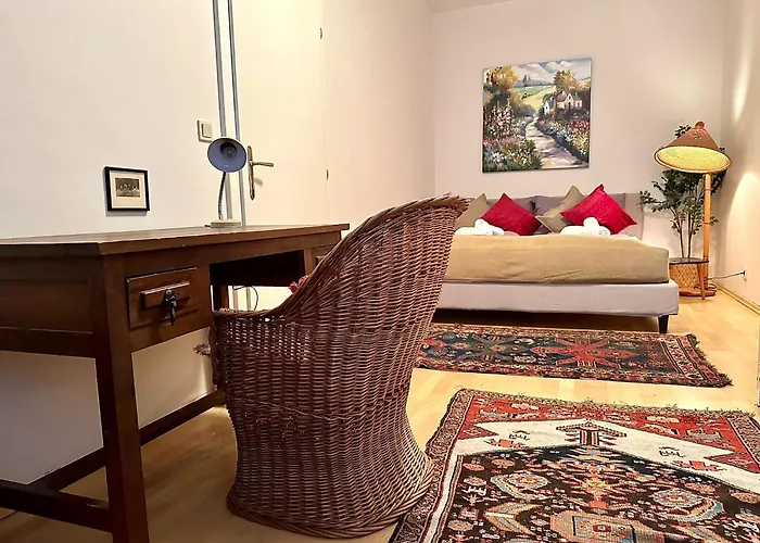 Near Rathaus - 5 Min To Center - Fast Wi-fi Διαμέρισμα *